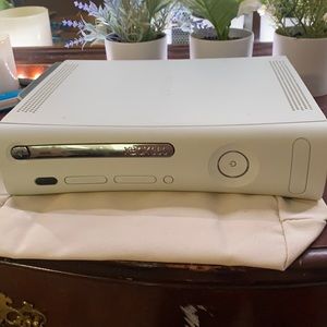 white xbox 360 works perfectly